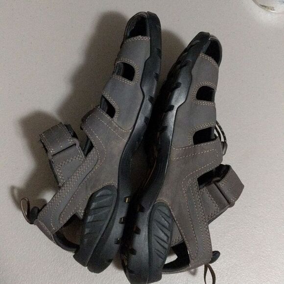 Teva Forebay Water enclosed toes shoe Sandal men\'s size 8US main image 6